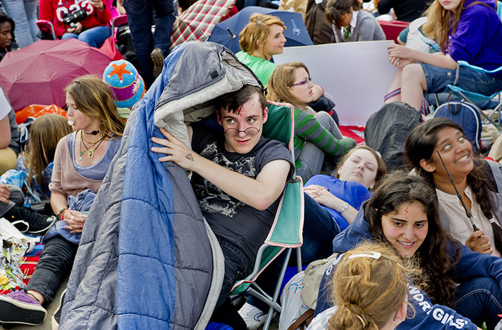 Harry Potter Update: Fans queue overnight ahead of Harry Potter film premiere