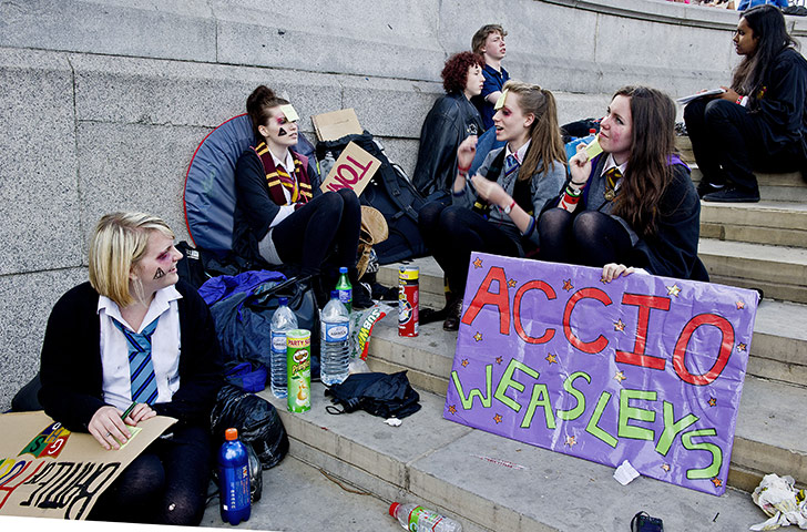 Harry Potter Update: Fans queue overnight ahead of Harry Potter film premiere