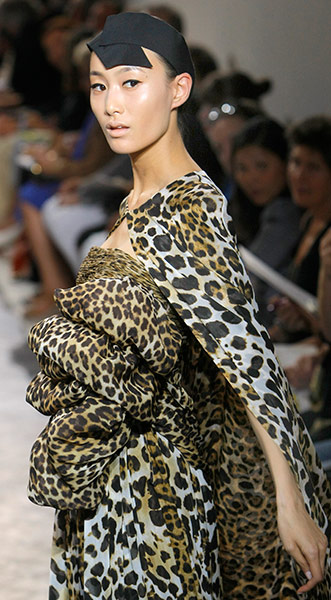 Giambattista Valli: Giambattista Valli Haute Couture 2011/2012 collection Paris