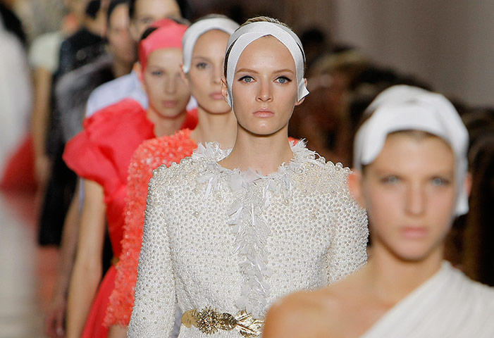 Giambattista Valli: Giambattista Valli Haute Couture 2011/2012 collection Paris