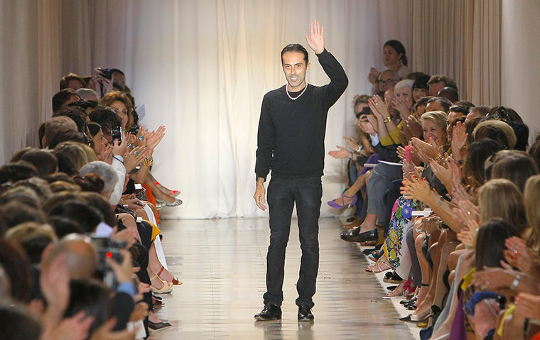 Giambattista Valli: Italian designer Giambattista Valli take applause his show