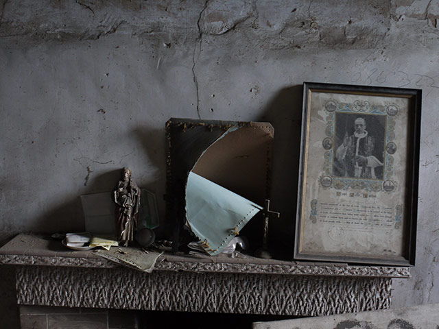 In pictures: A room in an abandoned tenement house in Dublin by Jeff Morgan