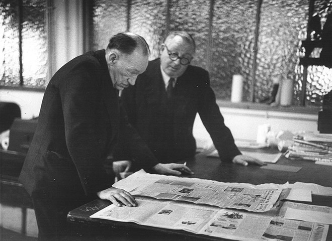 News of The World History: Editor A G Waters discussing an issue with printer at the News of The World