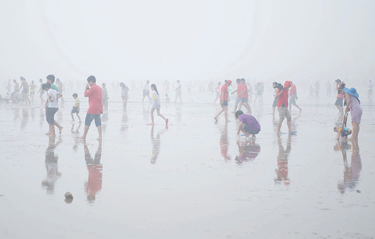 24 hours in pictures: Huiquan Bay during foggy weather 