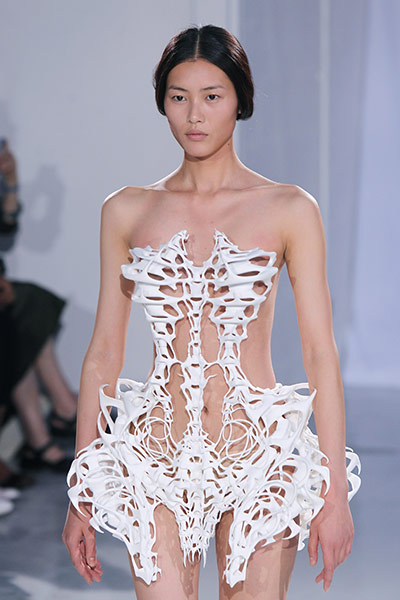 Paris Haute Couture: Iris Van Herpen Haute Couture 2011/2012 collection Paris