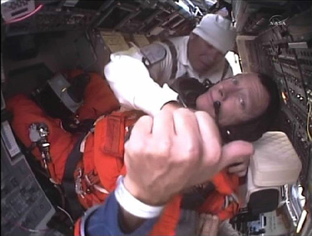 Shuttle Final Launch: Atlantis Commander Chris Ferguson gives a thumbs up