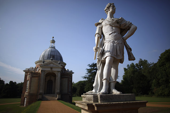 Wrest park: A statue stands next to the Archer pavillion 