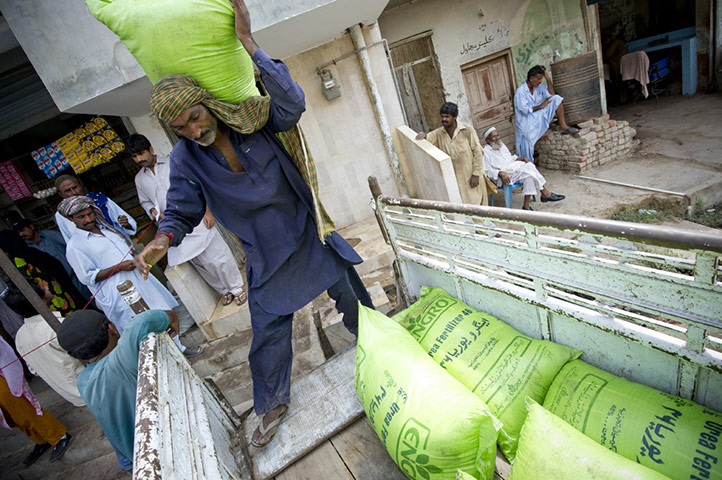 Pakistan: Tearfund aid work one year on from the 2010 flooding