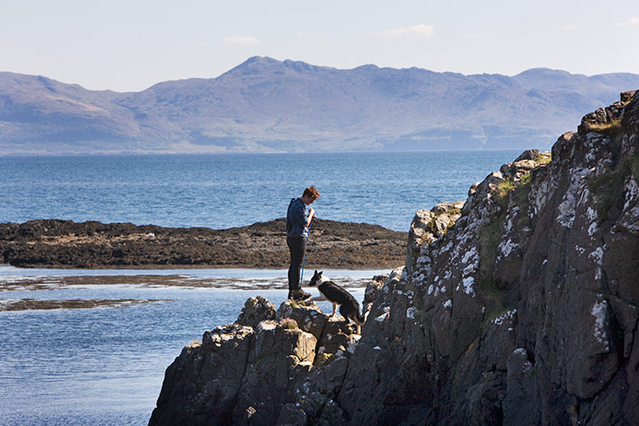 Sarah Boden: Sarah Boden lambing in the Hebrides