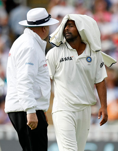 cricket3: Steve Davis, Praveen Kumar