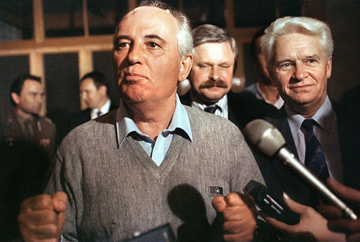 Moscow  coup: 21 August: Soviet President Mikhail Gorbachev makes his first appearance