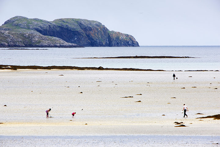 Isle of Barra airport: Airport on a beach on Isle Of Barra, Outer Hebrides