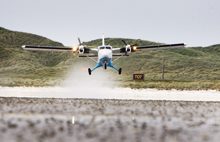 Isle of Barra airport: Airport on a beach on Isle Of Barra, Outer Hebrides