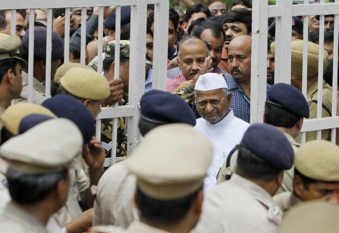 Anna Hazare: Anna Hazare exits from the gates of Tihar prison
