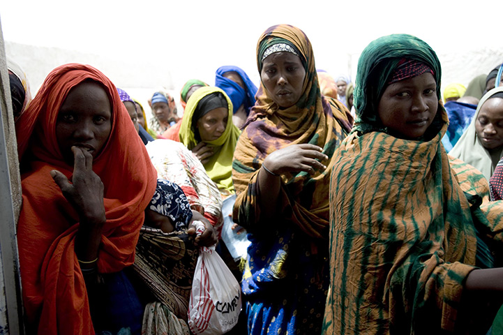 Puntland Somalia : Mothers queuing with their malnourished children 