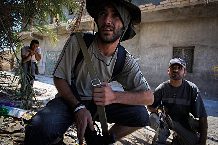 Muammar Gaddafi Libya : Rebel fighters look towards the enemy in the village of Mayah