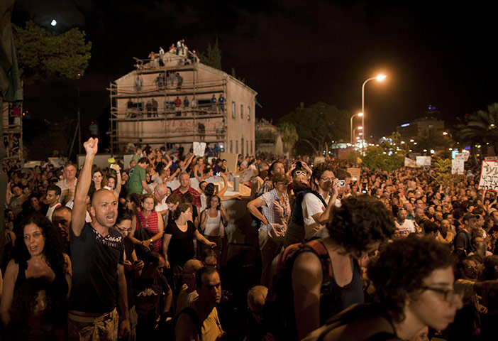 FTA: Oded Balilty: Thousands of Israelis march during a protest 