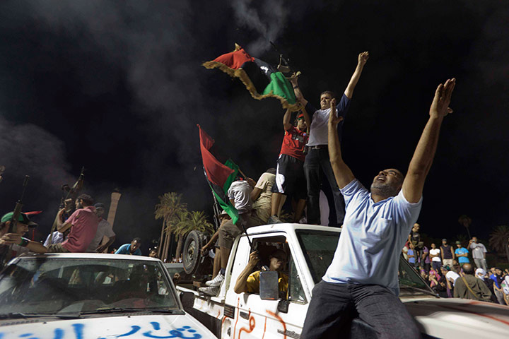 Sean Smith in Tripoli: People celebrate after forces storm Gaddafi's Bab Al-Aziziya compound