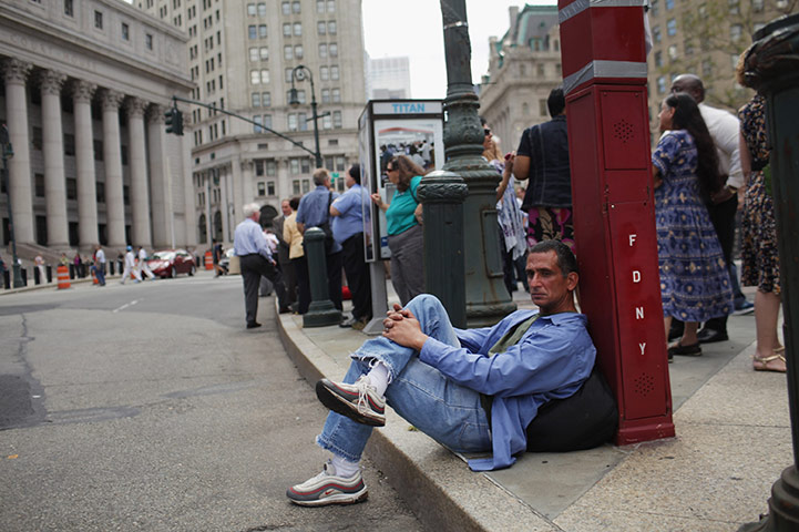 US earthquake: People gather in lower Manhattan after being evacuated