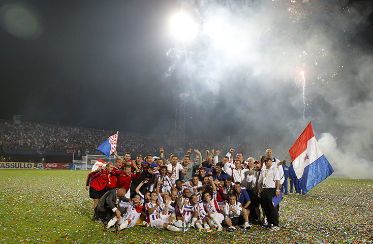 Champions League Draw: Otelul Galati's players celebrate with Romania's Super Cup trophy