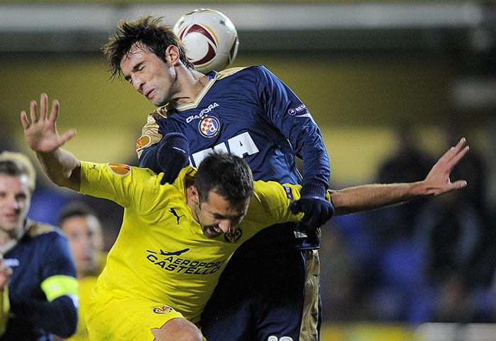 Champions League Draw: Villarreal's Carlos Marchena, bottom, vies with Dinamo Zagreb's Tonel 