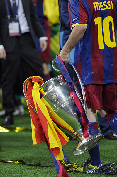 Champions League Draw: Messi walks off with the trophy after the Champions League final 2011