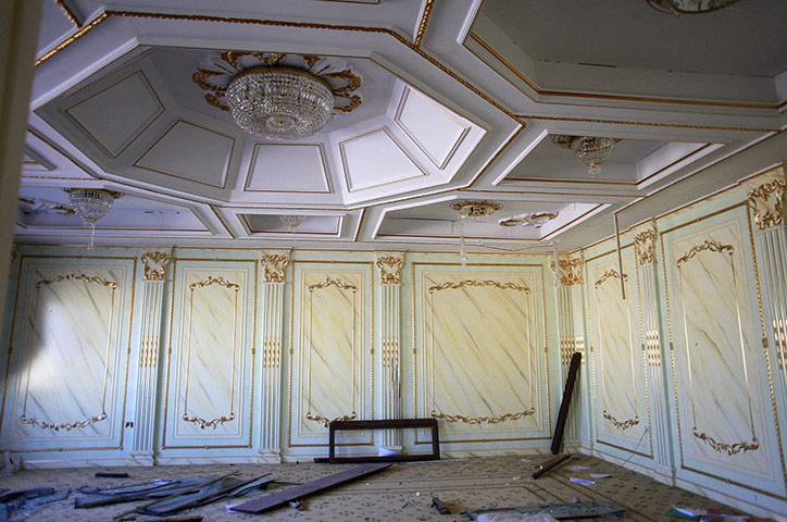 Bab al-Aziziya, Tripoli: The looted living room of  Saadi Gaddafi's, Bab al-Aziziya compound