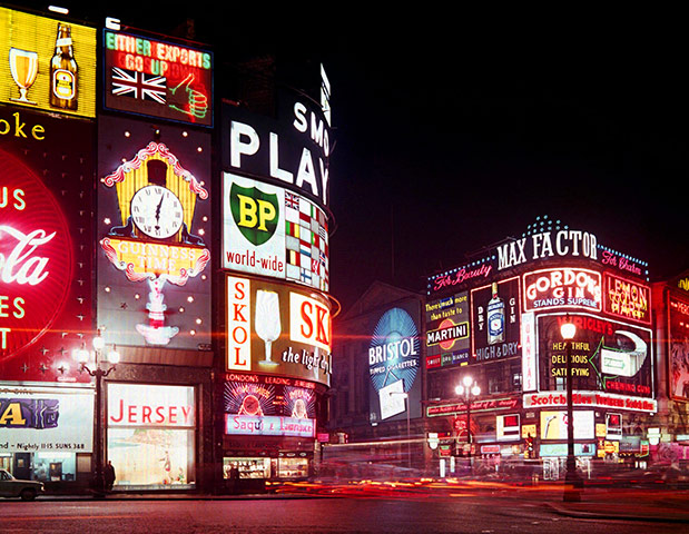 100 years of neon: PICCADILLY CIRCUS, LONDON, BRITAIN - 1950S