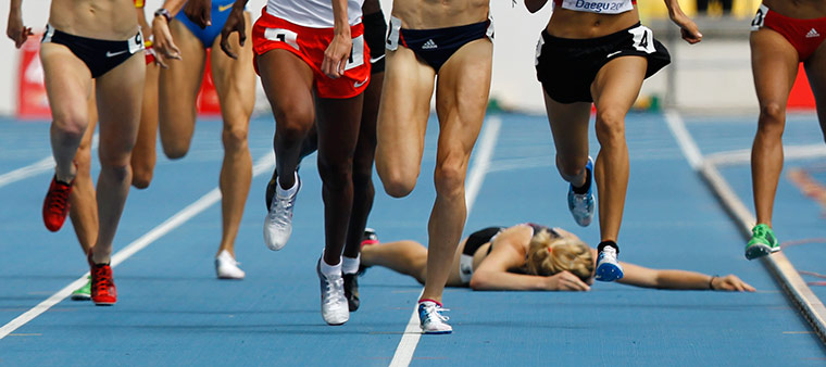 24 hours in pictures: New Zealand's Nikki Hamblin falls at World Athletics Championships