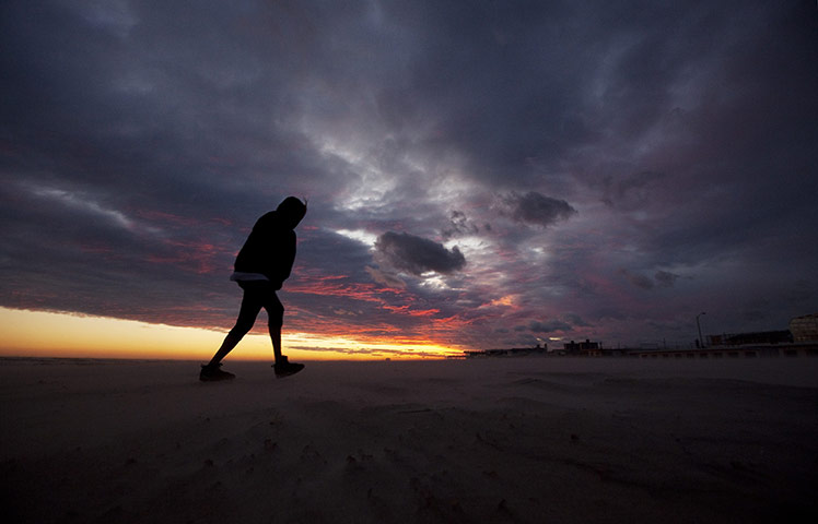 24 hours: Long Beach, New York, USA: A woman walks off the Long Beach Park beach 