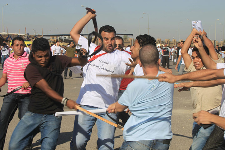 Mubarak in court: Egyptians loyal to the former president clash with anti Mubarak protesters