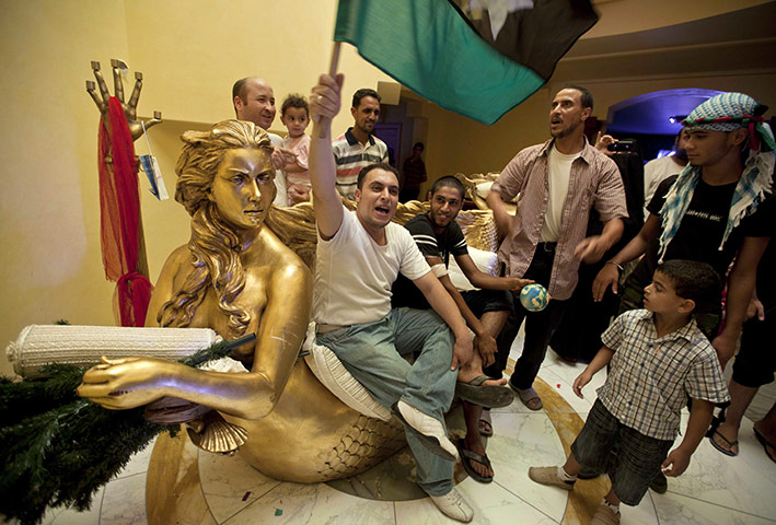 Sean Smith in Libya: 26 August: Rebel fighters sit on the gilded sofa in Aisha Gaddafi's villa