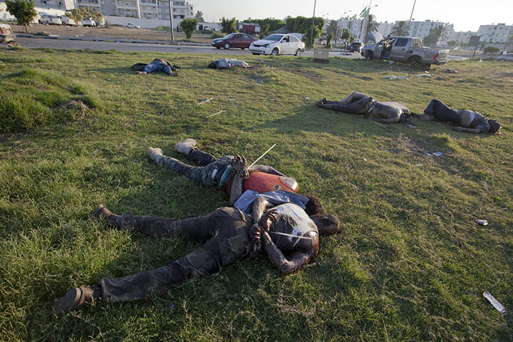 Sean Smith in Libya: 25 August: Bodies lie outside the south gate of Bab al-Aziziya compound