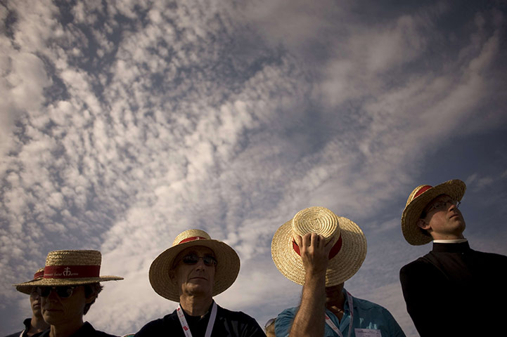 FTA: Jorge Guerrero: Pilgrims gather for a mass 