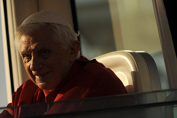 FTA: Jorge Guerrero: Pope Benedict XVI arrives to celebrate a mass 