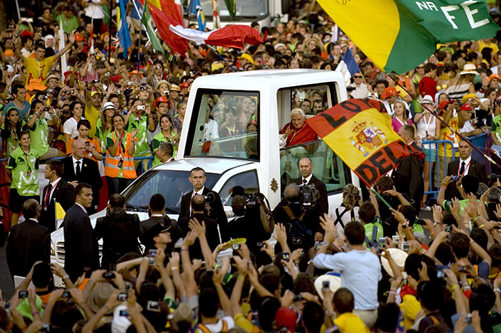 FTA: Jorge Guerrero: Pope Benedict XVI leaves in his Popemobile 