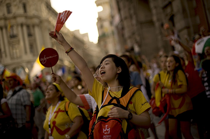 FTA: Jorge Guerrero: Pilgrims react as they wait for Pope Benedict XVI's visit in Madrid 