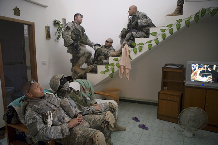 Sean Smith Frontlines: US soldiers conducting house-to-house 