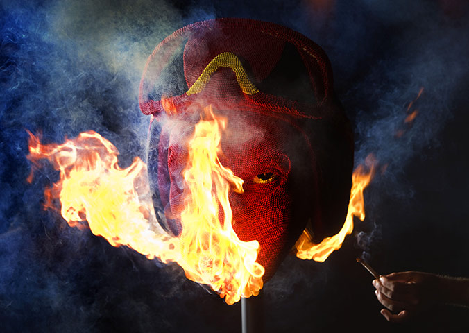 24 hours in pictures: Sculptor David Mach burns Devil head