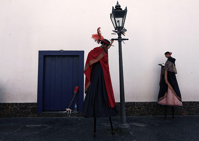 24 hours in pictures: Italian street theatre festival in Brazil