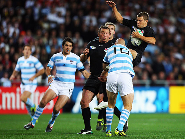Argentina v England : Contepomi hits Richard Wigglesworth in mid-air