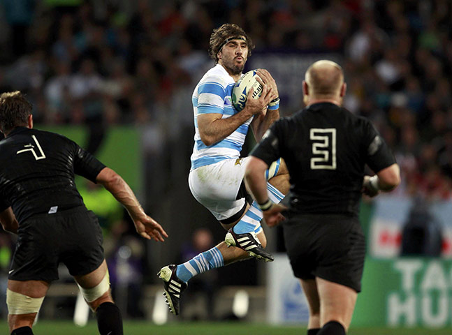 Argentina v England : Argentina's Juan Fernandez Lobbe catches the ball 