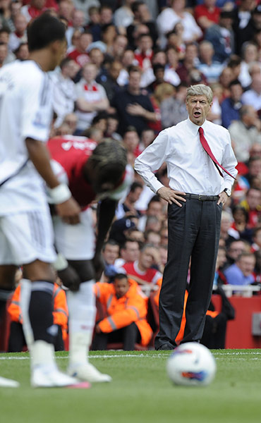 Arsenal v Swansea: Arsenal Wenger shouts orders to his players