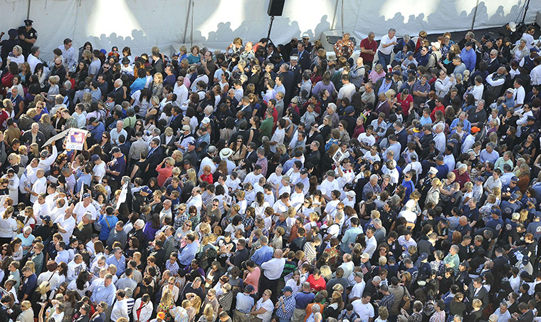9/11 anniversary: Relatives gather at the  9/11 memorial 