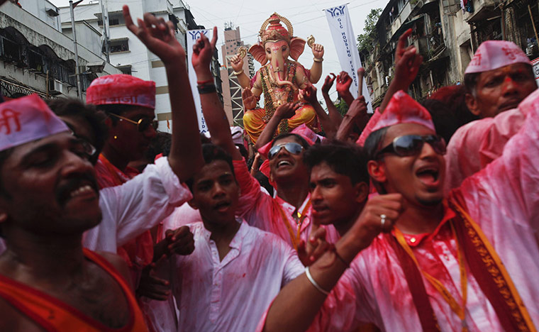 24 hours in pictures: Ganesh Chaturthi festival