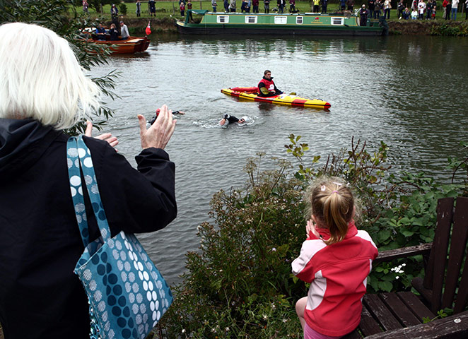 David Walliams Thames : in Long Whittenham, Oxfordshire 
