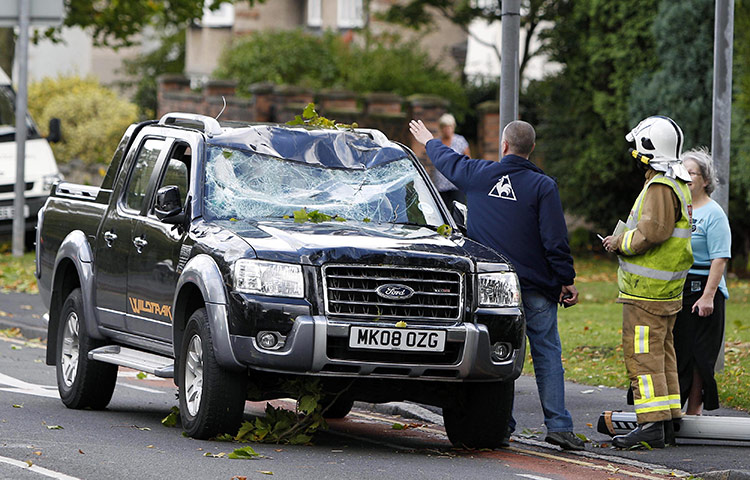 windy britain: Gales and storms in the UK
