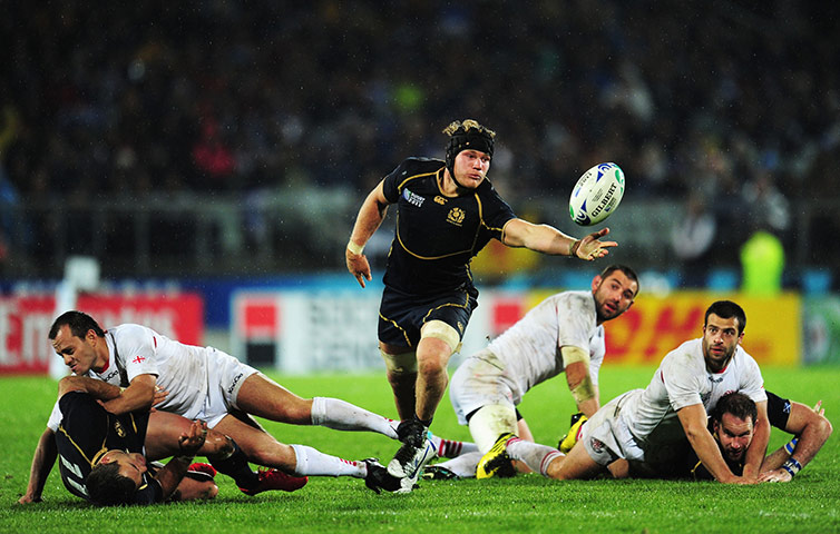 Rugby World Cup round up: Ross Rennie ball juggle