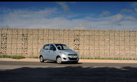 On the road: Hyundai i10 Blue 1.0