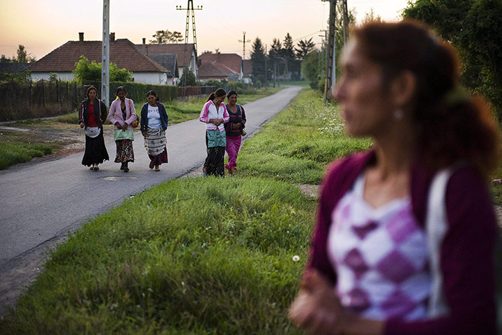 FTA: Attila Balazs: Day-workers gather at dawn in their home village of Tiszavasvari